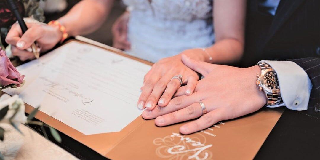 Wedding Band & Engagement Ring: What Differs?