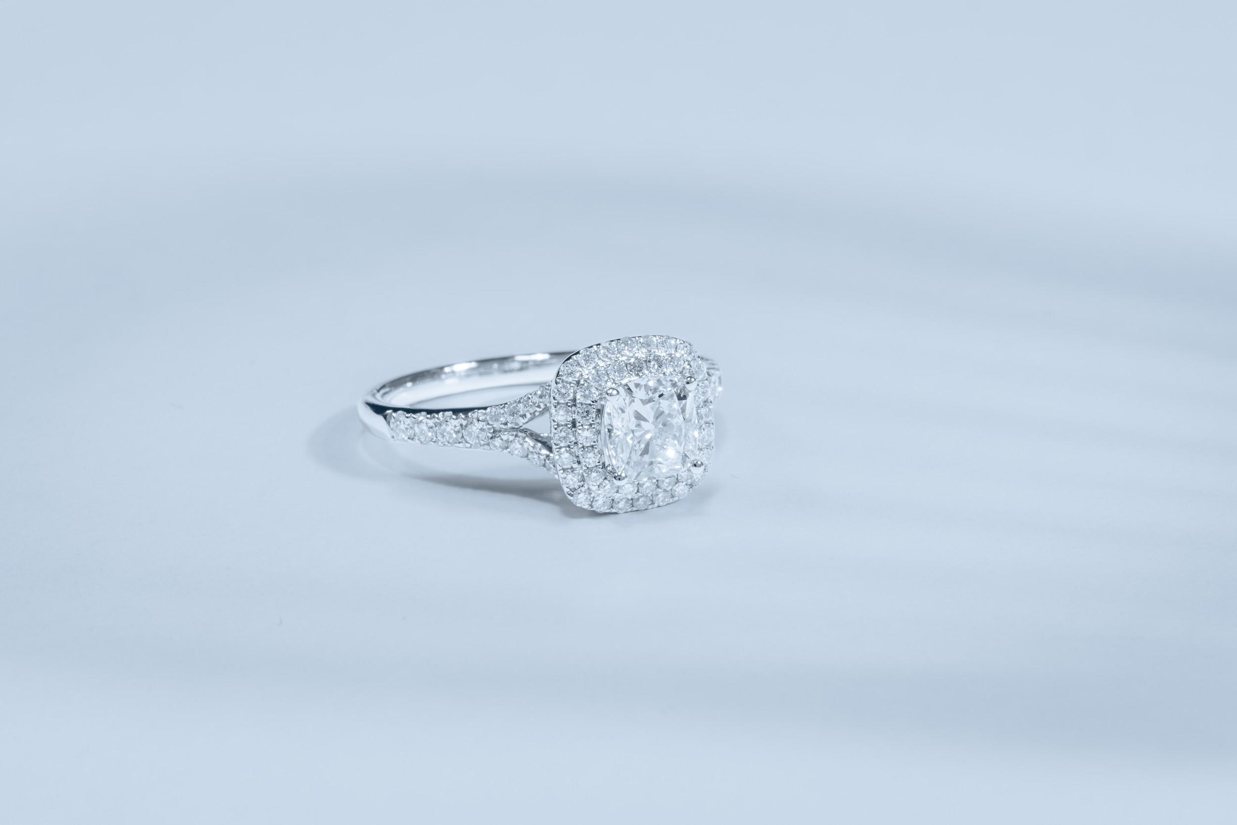 Diamond Ring Buying Guide in Malaysia: Price, Styles, 4Cs, Stores & Tips (2025)