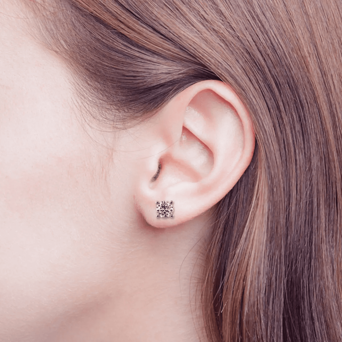 Diamond Stud Buying Guide for Asian Women: Size, Shape & Style Tips