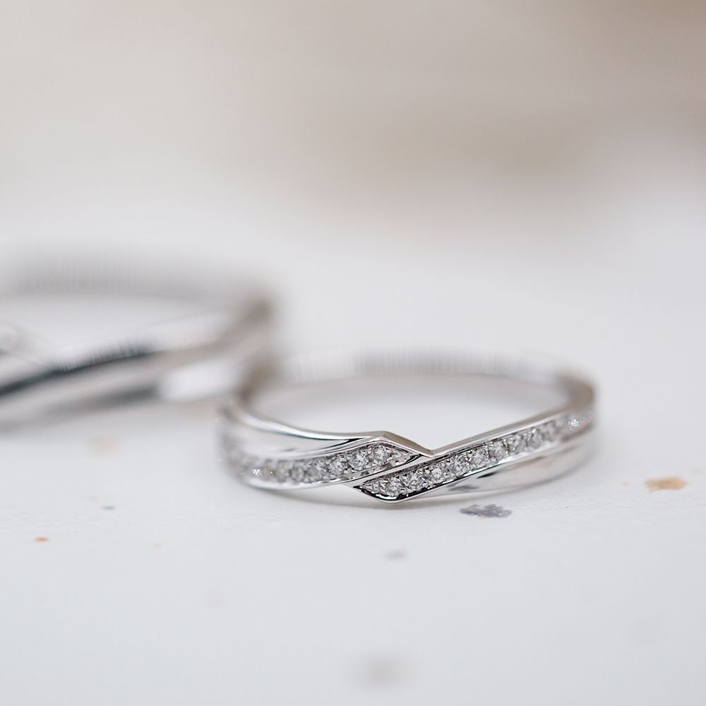 Exploring The Contrast Between Promise Ring and Engagement Ring