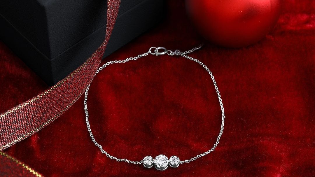 Diamond Bracelets For Your New Year's Eve Look 
